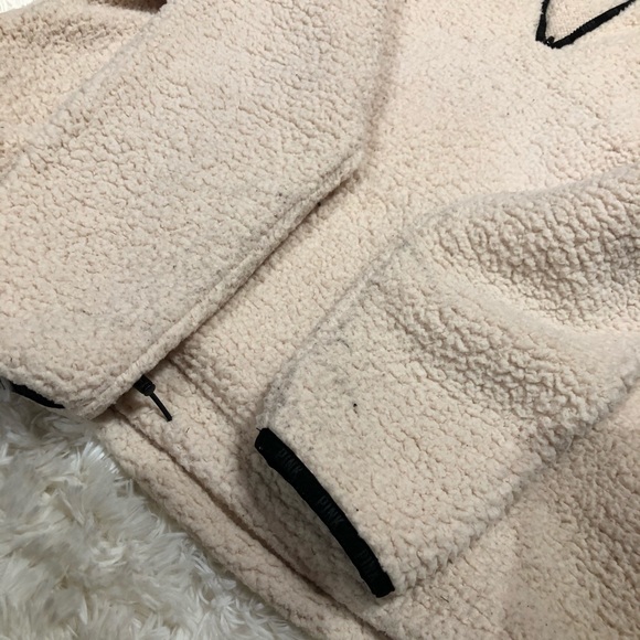 Pink by Victoria’s Secret Sherpa pull over L So Fun & Warm! A must have Fav!!💗 - Picture 6 of 13
